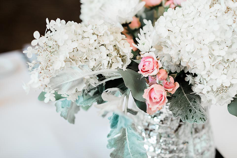 Reception table centerpiece with hydrangeas and little Millennial pink accent flowers. 