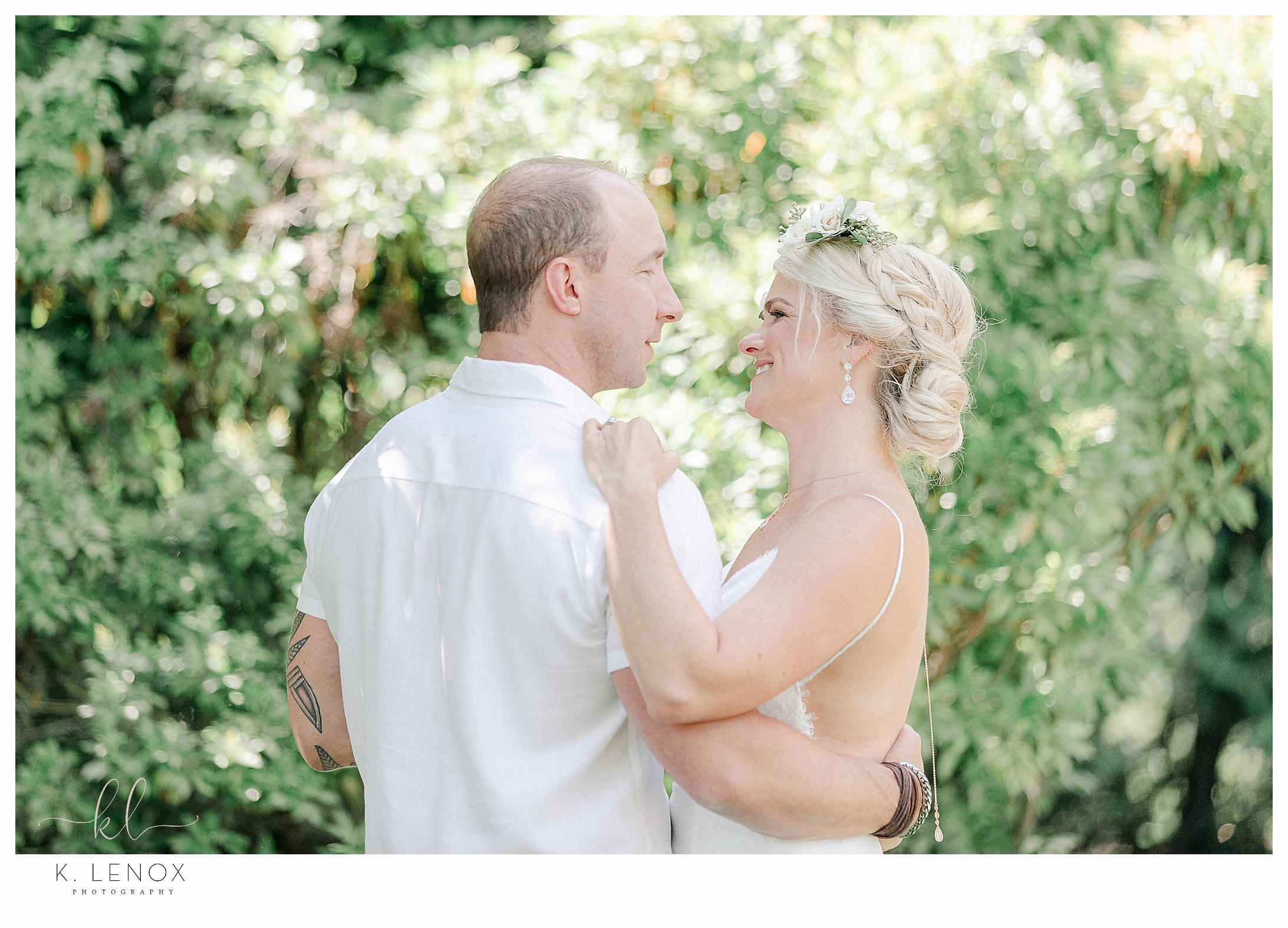 Light and Airy Micro Wedding at Moran Estates- first dance